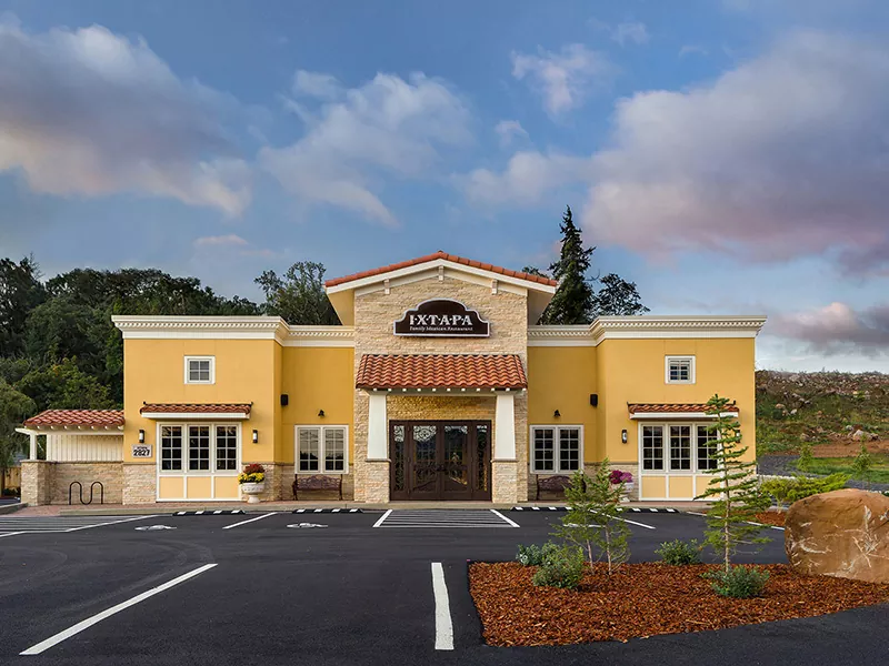 Kial Metala Restoracia Konstruaĵo Anstataŭigas Tradician Restoracian Konstruadon?