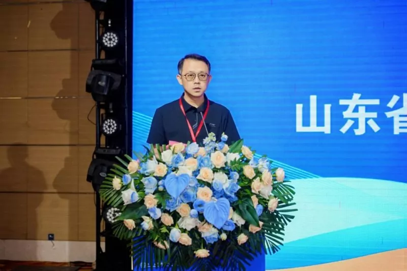 Fokuso pri Tutmonda Disvolviĝo: Shandong Steel Structure Industry Association Sukcese Okazigas Spert-interŝanĝan Konferencon pri Industria Internaciigo