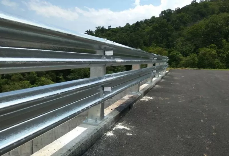 Ŝtalo Aŭtovoja Guardrail